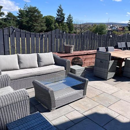 Alcantara- Modern Home With Hot Tub- Sleeps 10 Cromdale Exterior photo