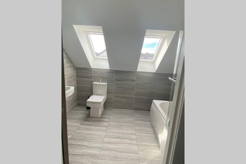 Alcantara- Modern Home With Hot Tub- Sleeps 10 Cromdale Exterior photo