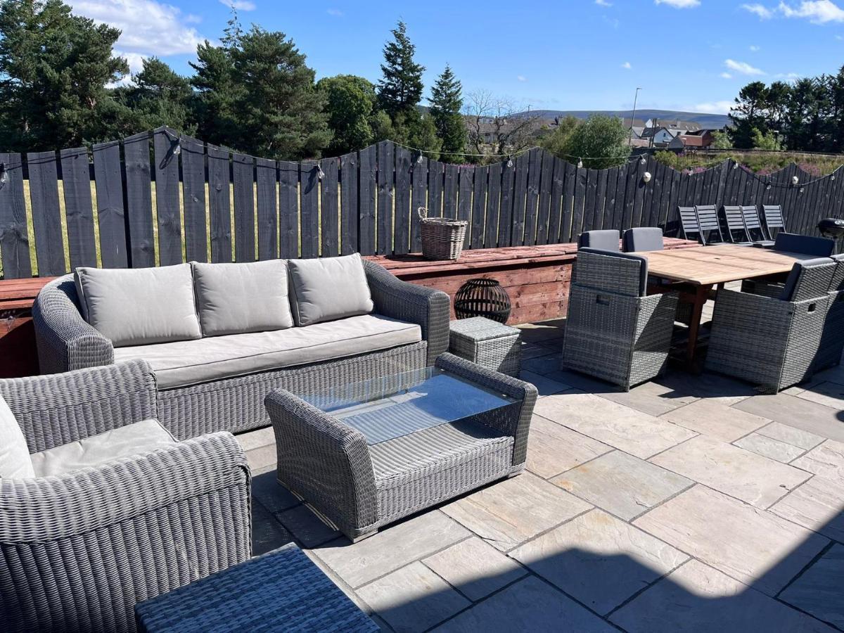 Alcantara- Modern Home With Hot Tub- Sleeps 10 Cromdale Exterior photo